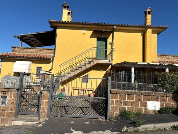 appartamento in vendita a Capranica in zona Capranica Scalo