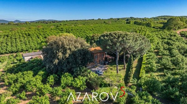 casa indipendente in vendita a Capranica