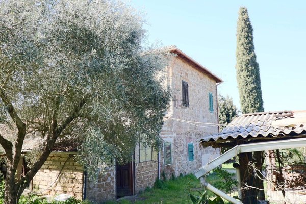 casa indipendente in vendita a Capranica