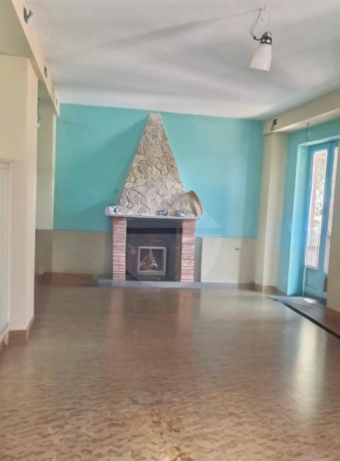 casa indipendente in vendita a Capranica