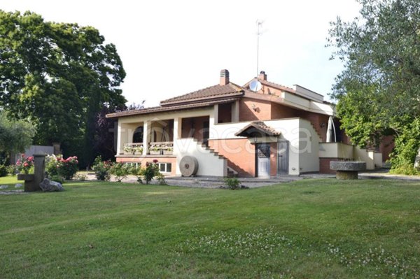 casa indipendente in vendita a Capranica in zona Querce d`Orlando