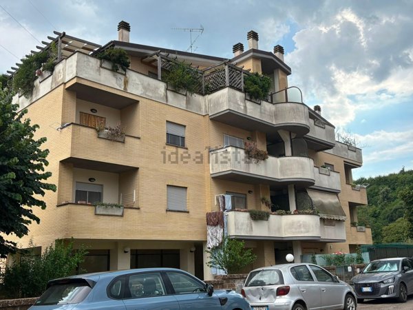 appartamento in vendita a Capranica