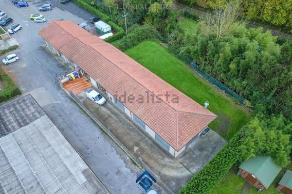 locale commerciale in vendita a Capranica