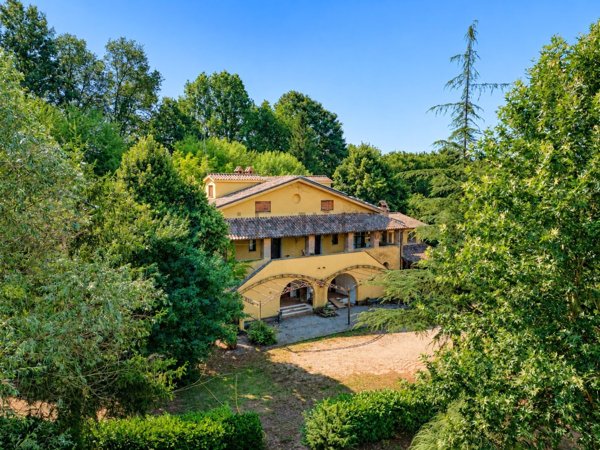 casa indipendente in vendita a Capranica