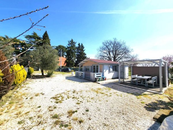 casa indipendente in vendita a Capranica in zona Vico Matrino