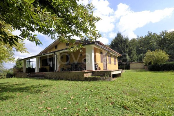 casa indipendente in vendita a Capranica in zona Vico Matrino