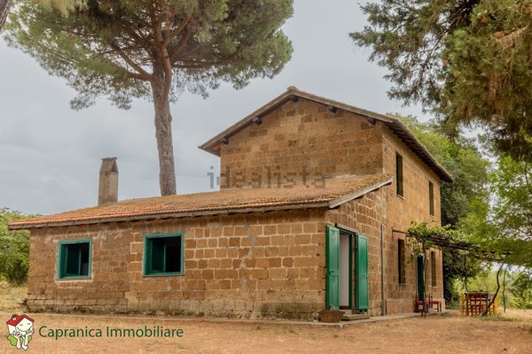 casale in vendita a Capranica in zona Vico Matrino