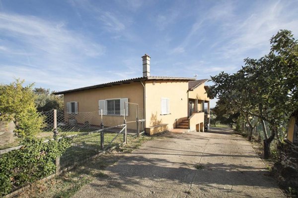 villa in vendita a Caprarola