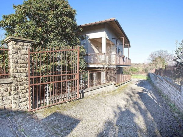 casa semindipendente in vendita a Caprarola
