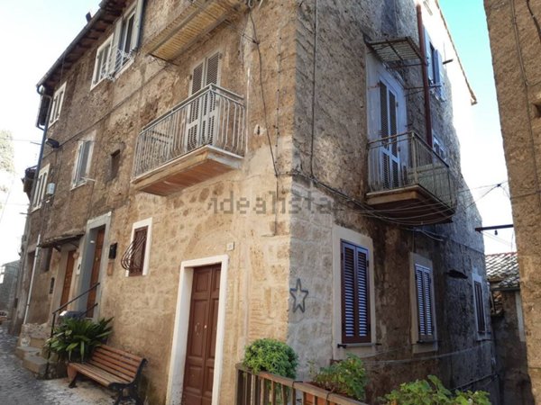 appartamento in vendita a Caprarola