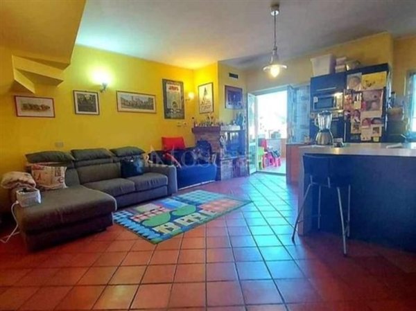 casa indipendente in vendita a Caprarola