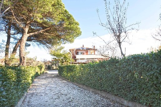 casa indipendente in vendita a Caprarola