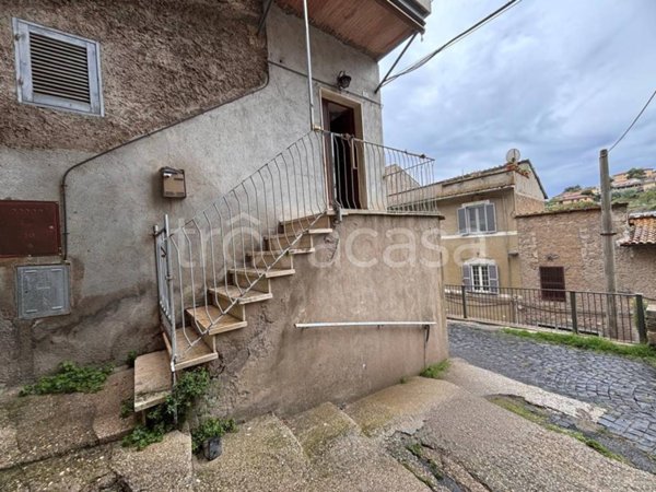 appartamento in vendita a Caprarola