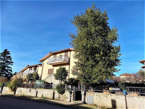 appartamento in vendita a Caprarola