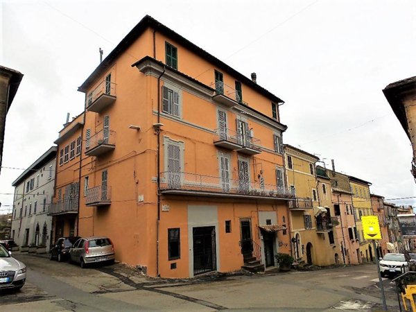 appartamento in vendita a Caprarola
