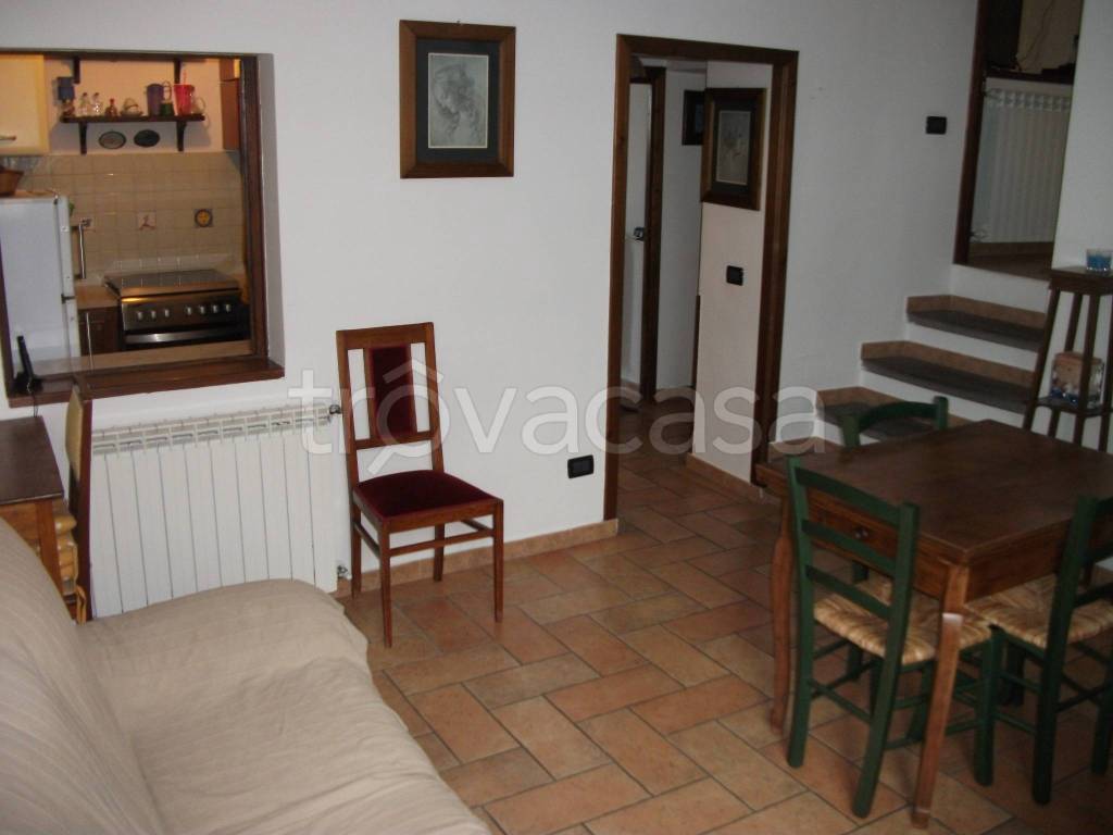 appartamento in vendita a Caprarola