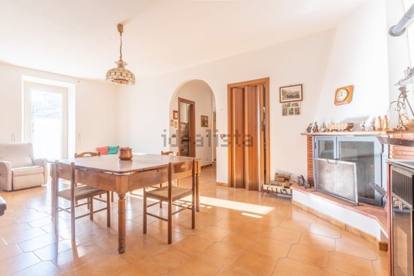 appartamento in vendita a Caprarola