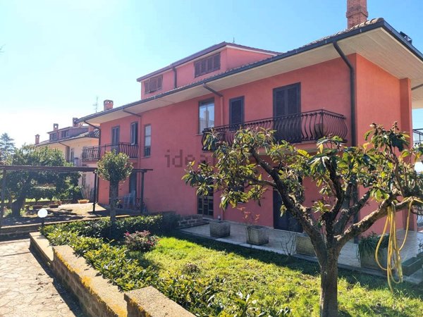 appartamento in vendita a Caprarola