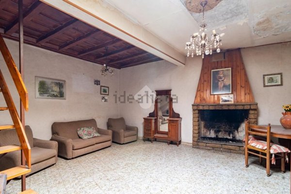 appartamento in vendita a Caprarola