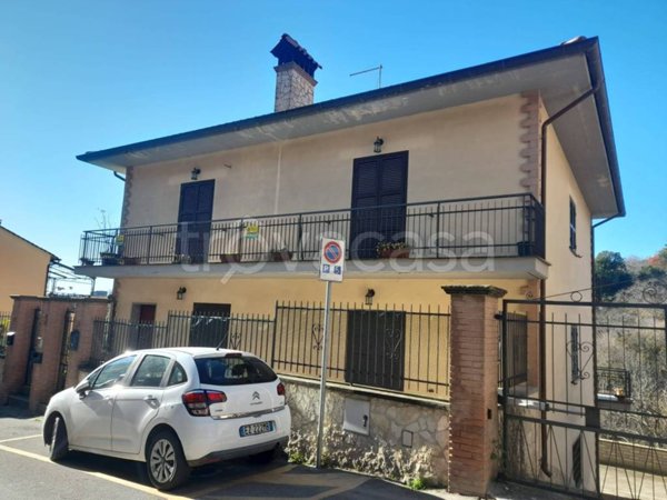 appartamento in vendita a Caprarola