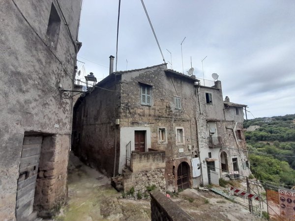 appartamento in vendita a Caprarola