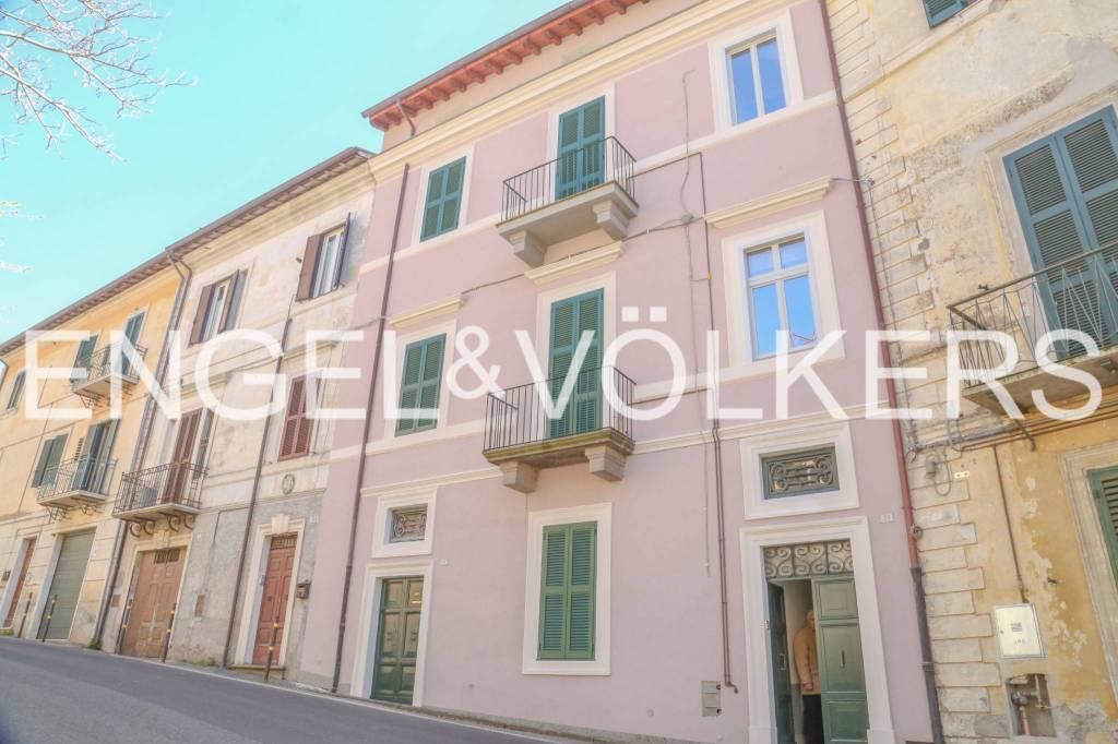 casa indipendente in vendita a Caprarola