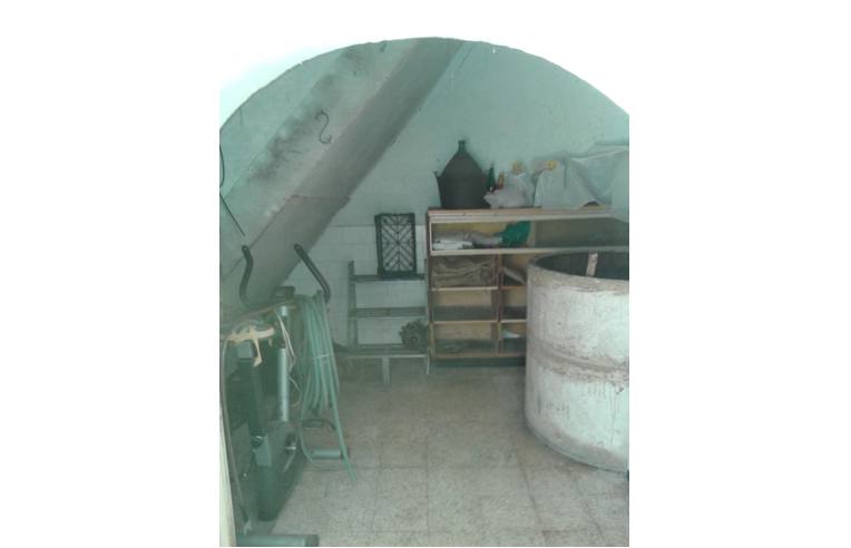 locale di sgombero in vendita a Caprarola