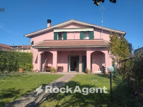 casa indipendente in vendita a Caprarola