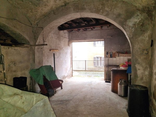 locale di sgombero in vendita a Caprarola