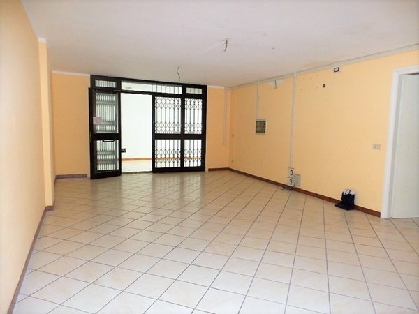 locale commerciale in vendita a Caprarola