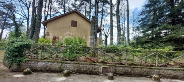 casa indipendente in vendita a Caprarola
