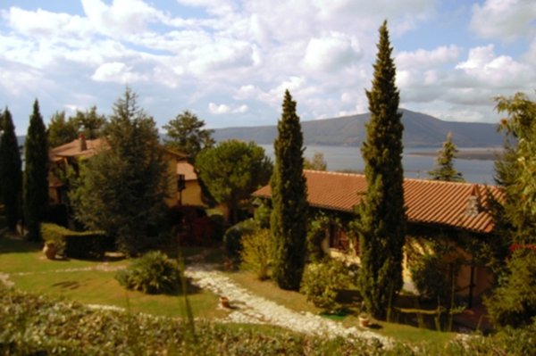 casa indipendente in vendita a Caprarola