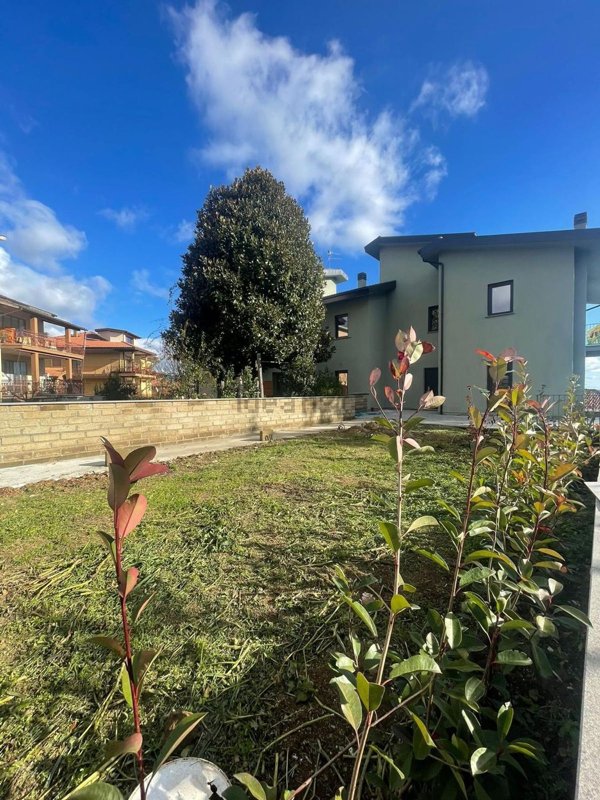 casa indipendente in vendita a Caprarola