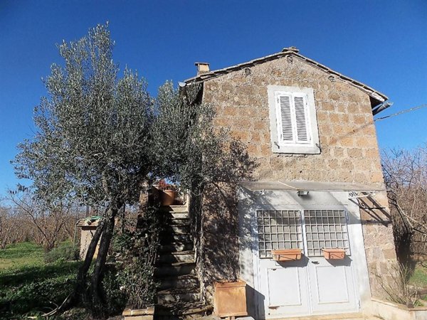 casa indipendente in vendita a Caprarola