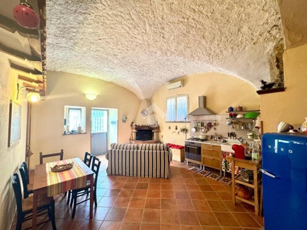 appartamento in vendita a Caprarola