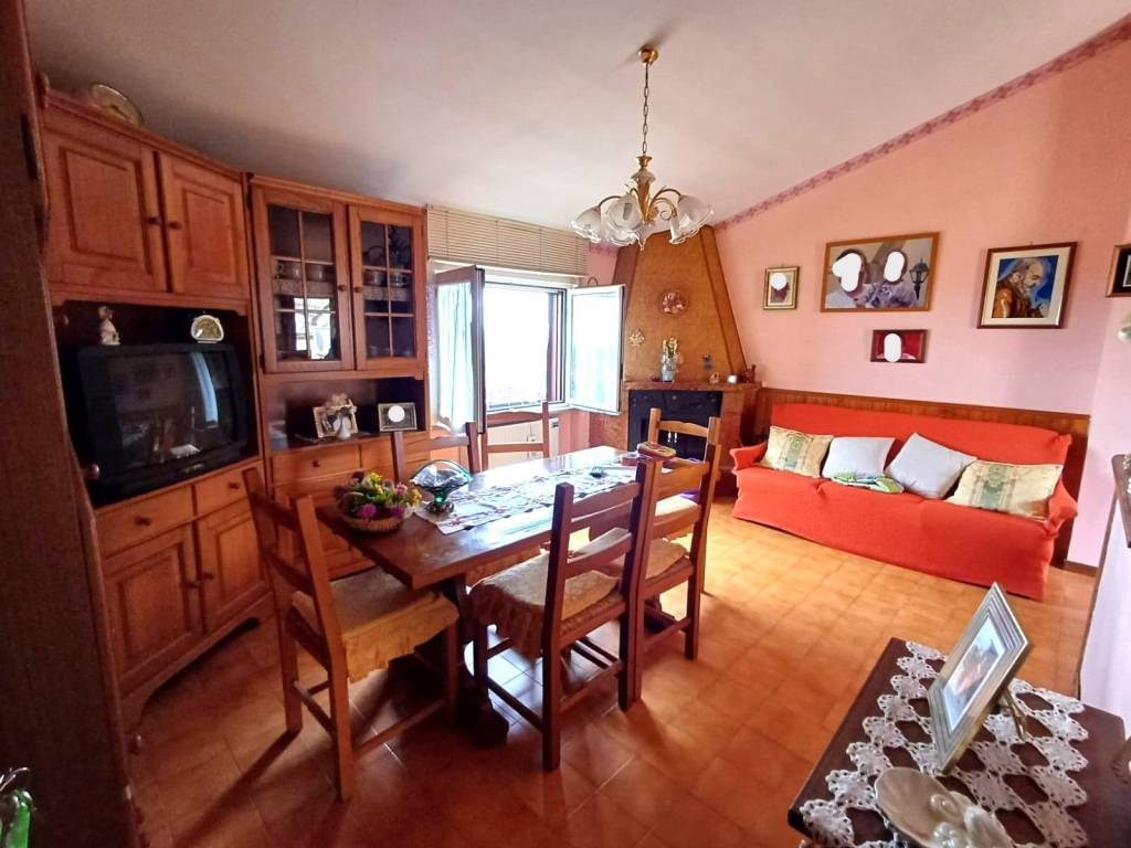 appartamento in vendita a Caprarola