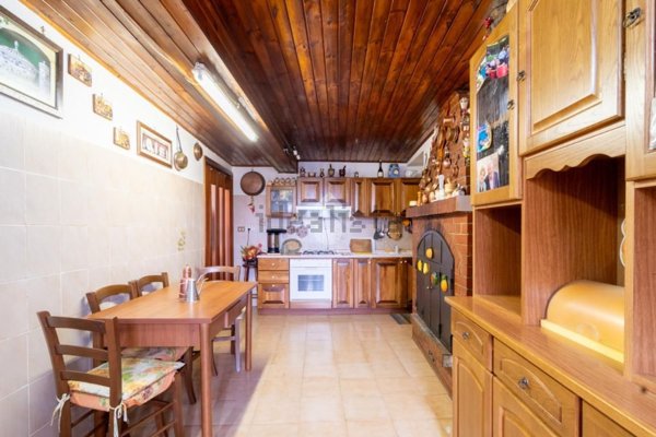 appartamento in vendita a Caprarola