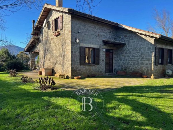 casa indipendente in vendita a Caprarola
