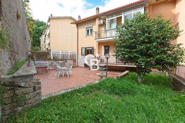 casa indipendente in vendita a Caprarola