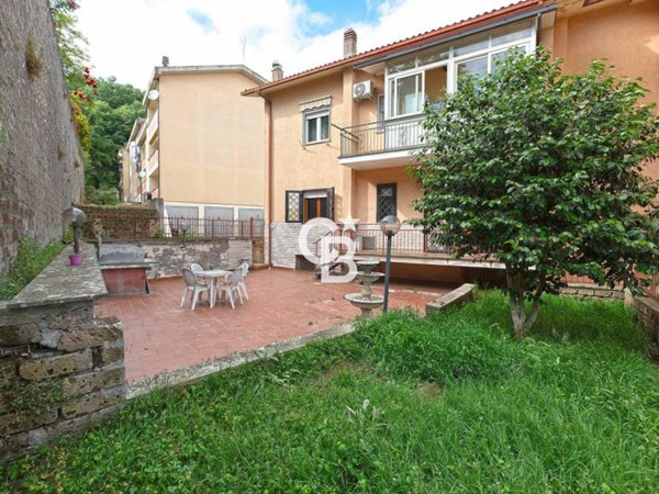 casa indipendente in vendita a Caprarola