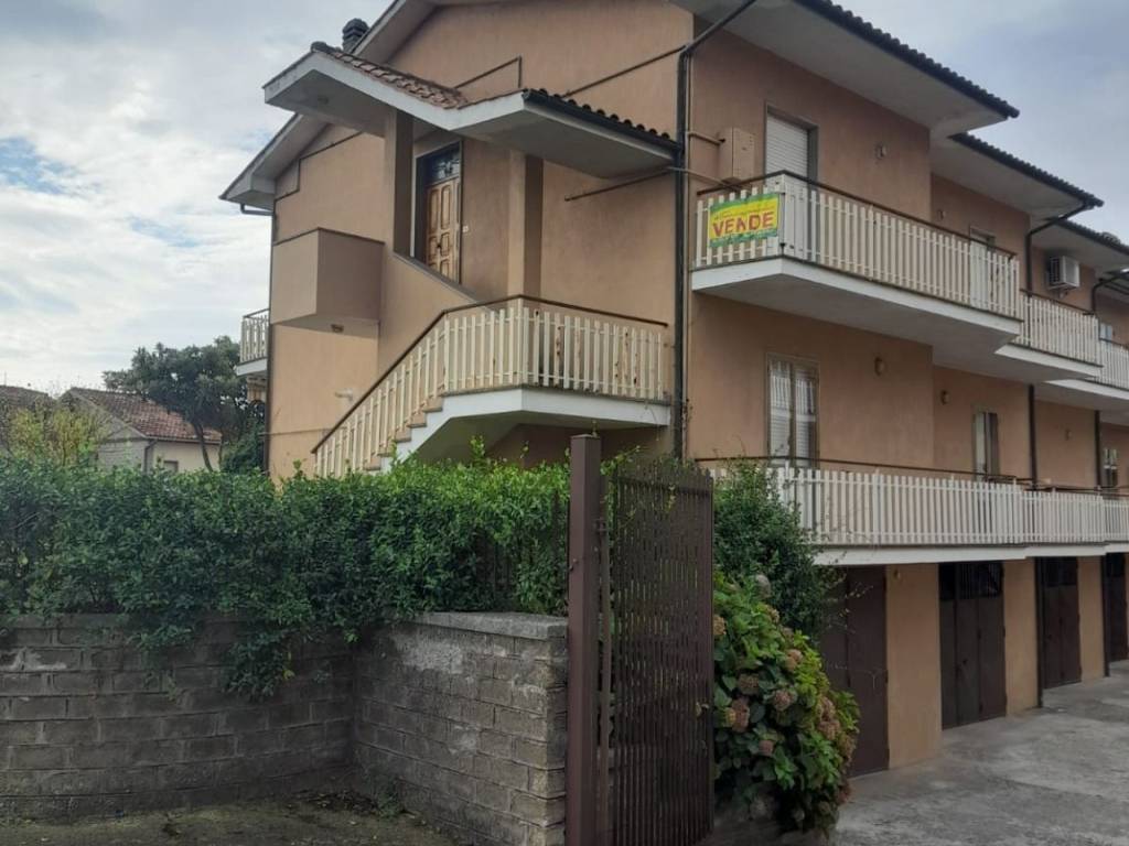 appartamento in vendita a Caprarola
