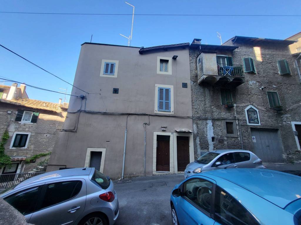 casa indipendente in vendita a Caprarola