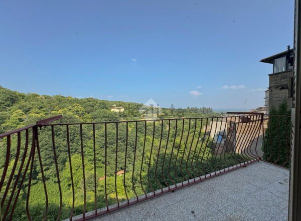 appartamento in vendita a Caprarola
