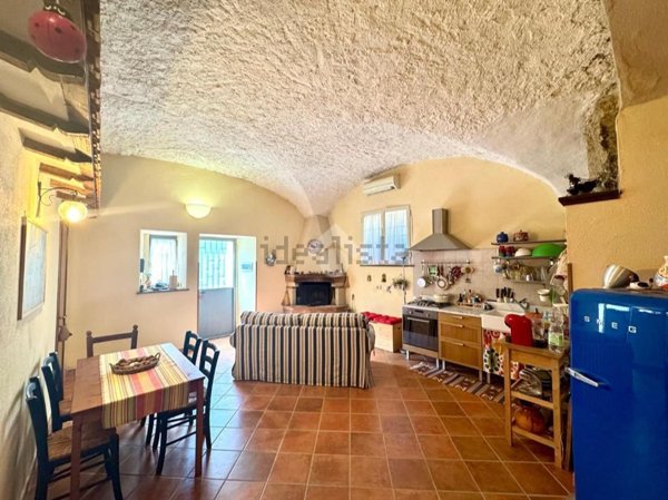appartamento in vendita a Caprarola