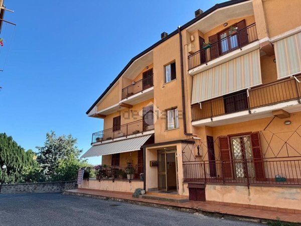 appartamento in vendita a Caprarola