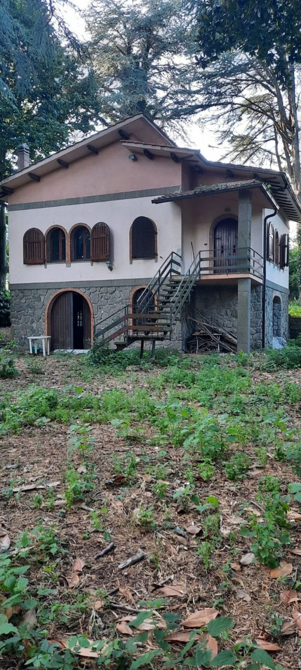 casa indipendente in vendita a Caprarola