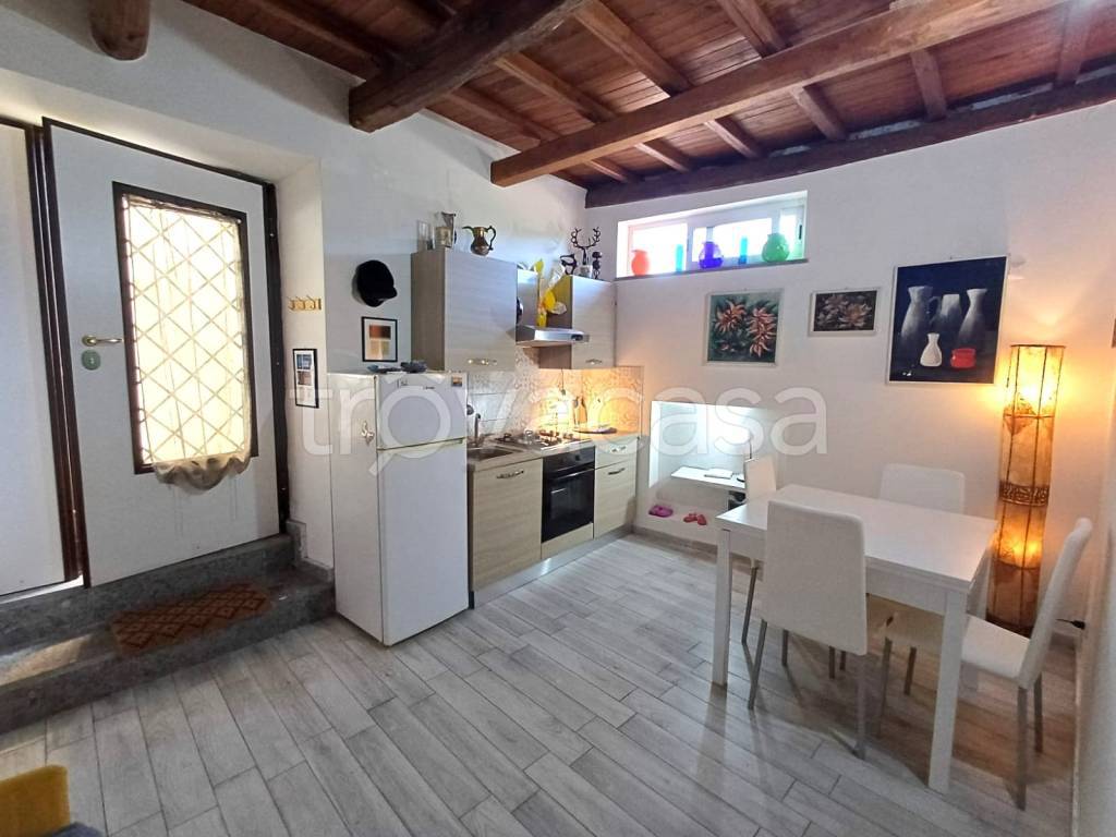appartamento in vendita a Caprarola
