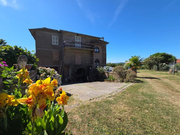 casa indipendente in vendita a Caprarola