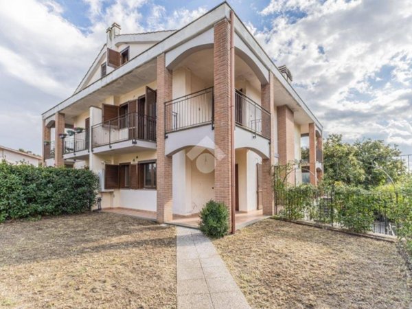 casa indipendente in vendita a Caprarola