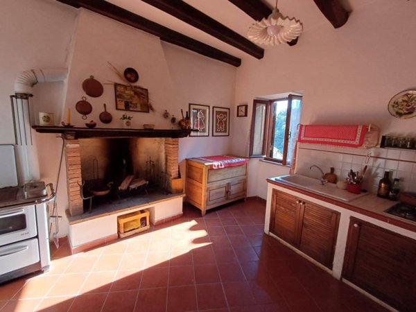 appartamento in vendita a Caprarola